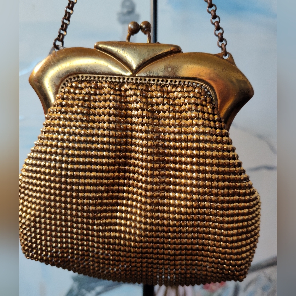 Whiting and Davis vintage kiss love hand bag.